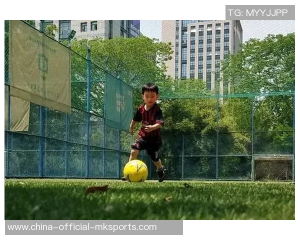 阿迪达斯儿童足球助力小球员成长快乐开启足球梦想之旅